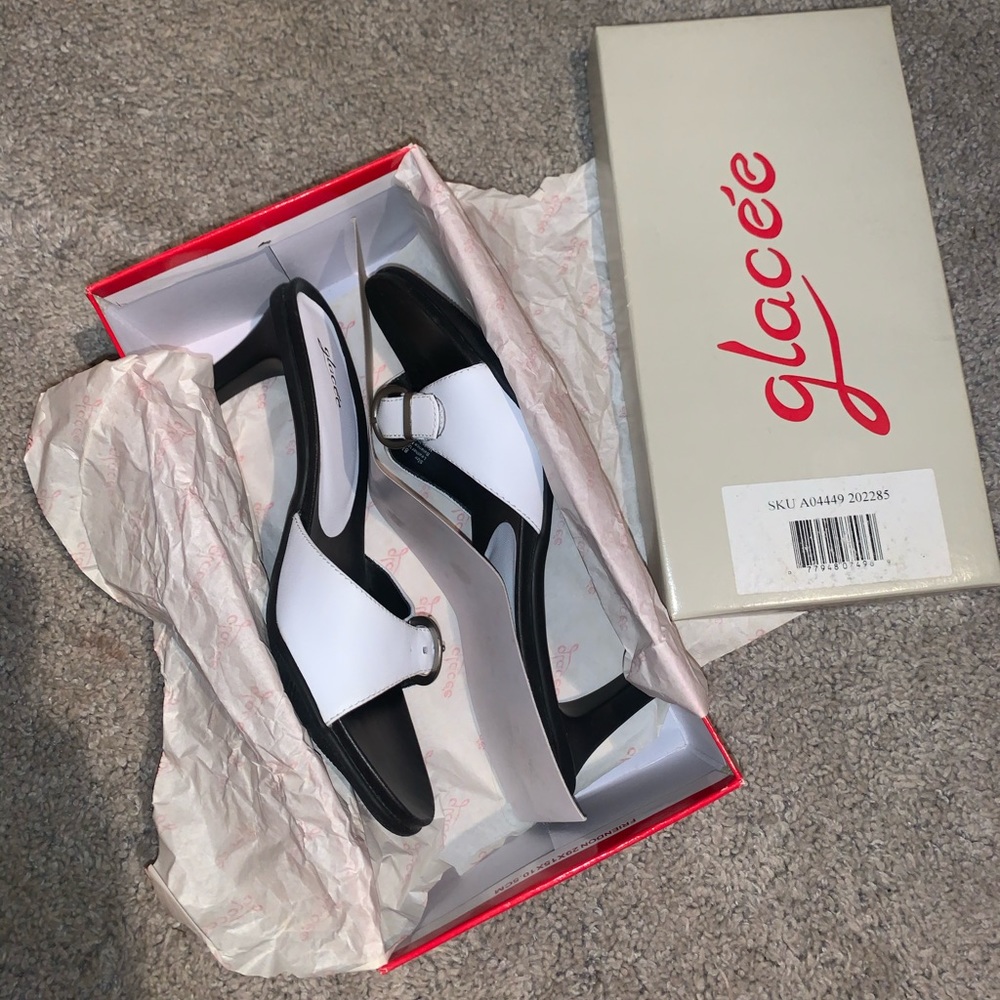 {4 for $25} Black and white heels